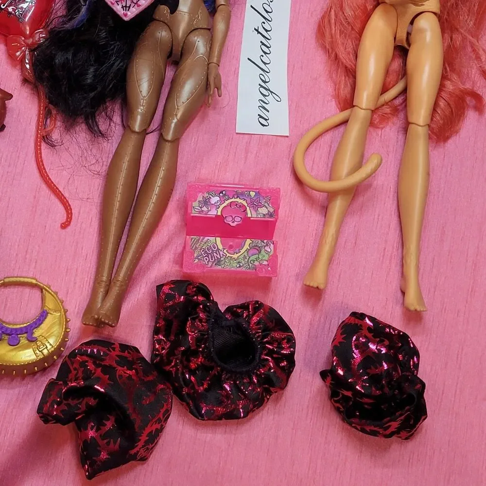 Monster High Dolls and Accessories Clothes Purses Earrings Luggage Balloons G3